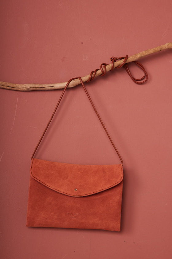 Ann Kurz // Cute Clutch Suede Bruciato