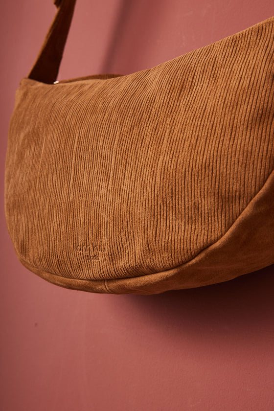 Ann Kurz // Soft Half-Moon Shape Bag Ruffle Cuoio