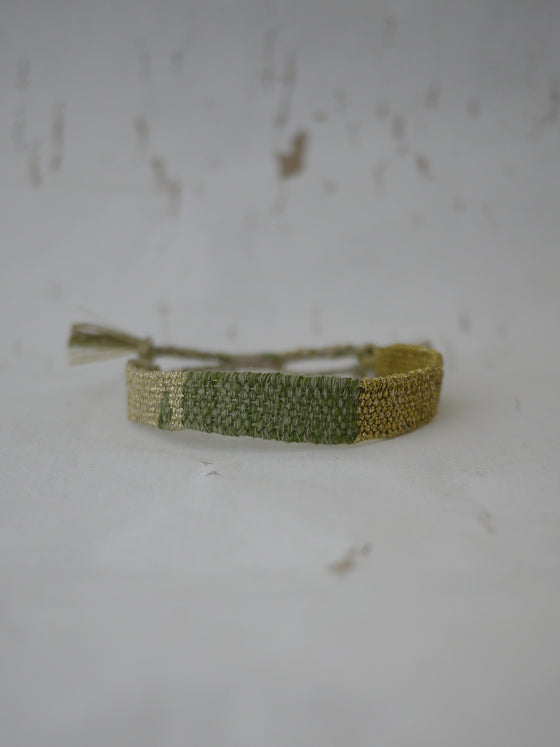 MYRIAM BALAŸ // Bracelet Loom N° 96 Vert Doré