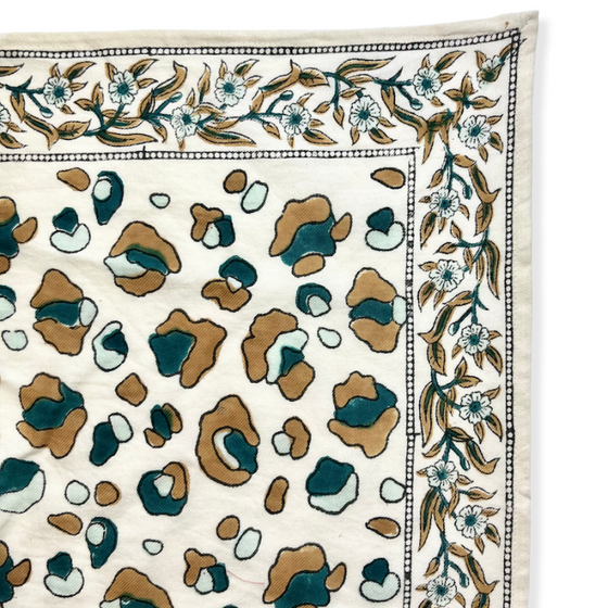 Apaches Collections // Schal Latika Graou Little & Tall x Apaches Jungle